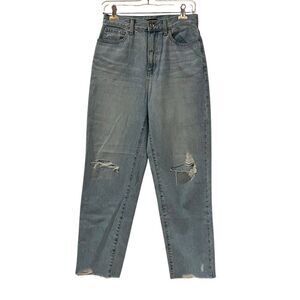 Uniqlo light wash distressed jeans. Size 26
